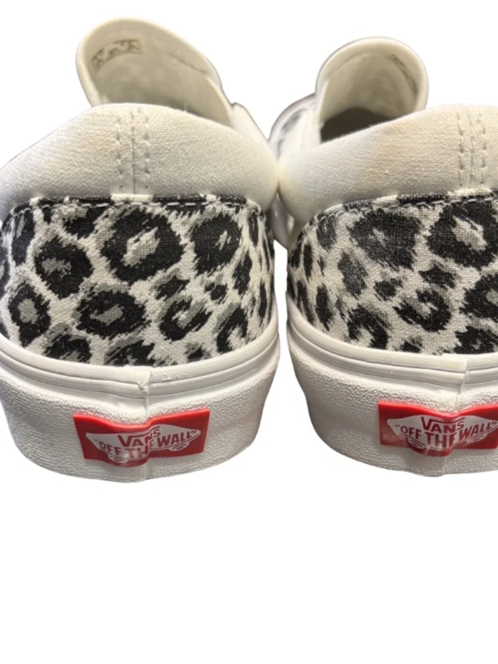 🆕🎉NWOB (Has Tags) Vans White Slip-On Flats with Black Leopard Print